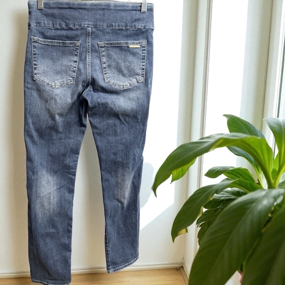 Feverish Fashion: Rock Your Style in Distressed Rock & Republic Jeans! Size 10M - Picture 4 of 16